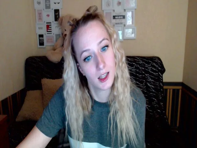 Live sex webcam photo for Saura #273117404