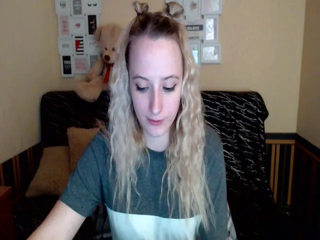 Live sex webcam photo for Saura #273117457