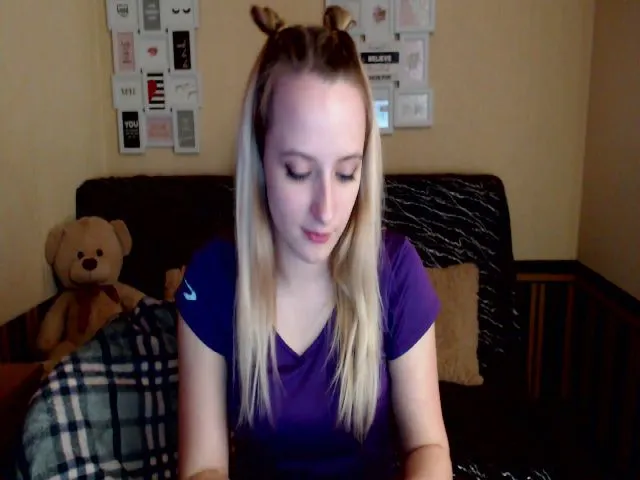 Live sex webcam photo for Saura #273139200