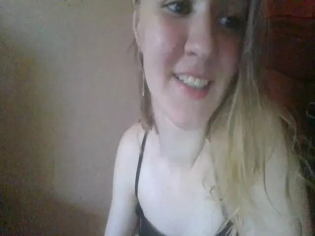 Live sex webcam photo for ScarletChase #273652331