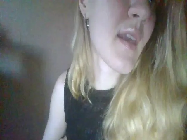 Live sex webcam photo for ScarletChase #273824484