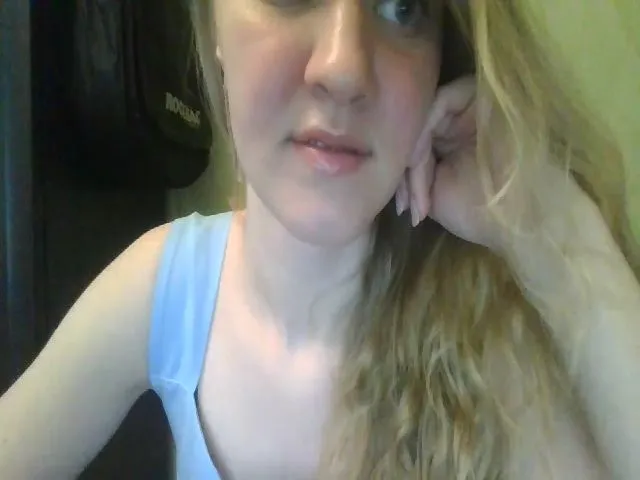 Live sex webcam photo for ScarletChase #273836014