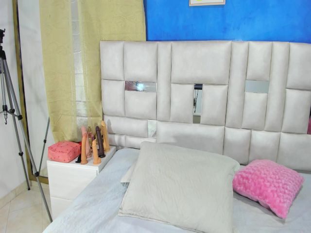 Live sex webcam photo for Scarlet_corte #272670537