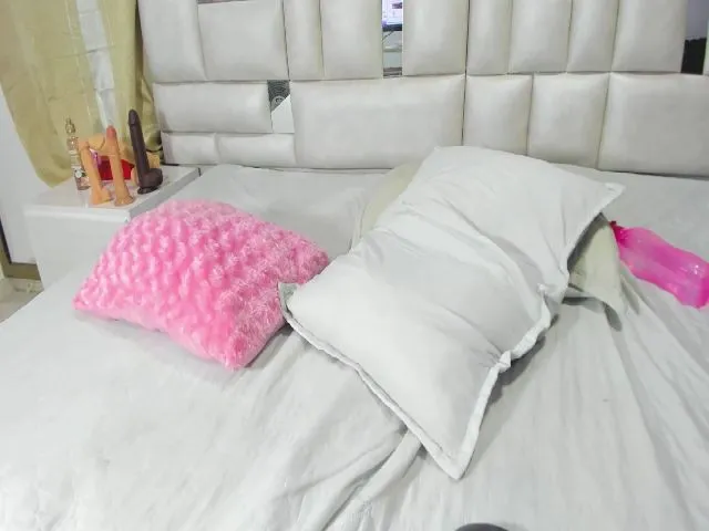 Live sex webcam photo for Scarlet_corte #273072998