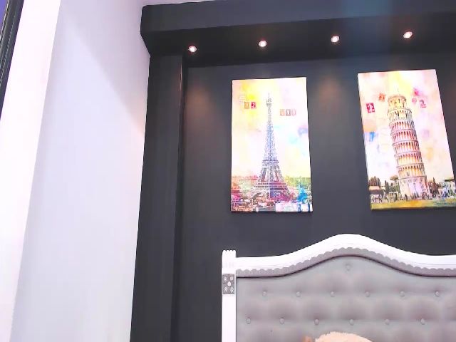 Live sex webcam photo for Scarlett_1801 #271770030