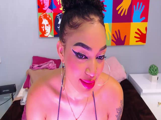 Live sex webcam photo for Scarlett_1801 #272928697