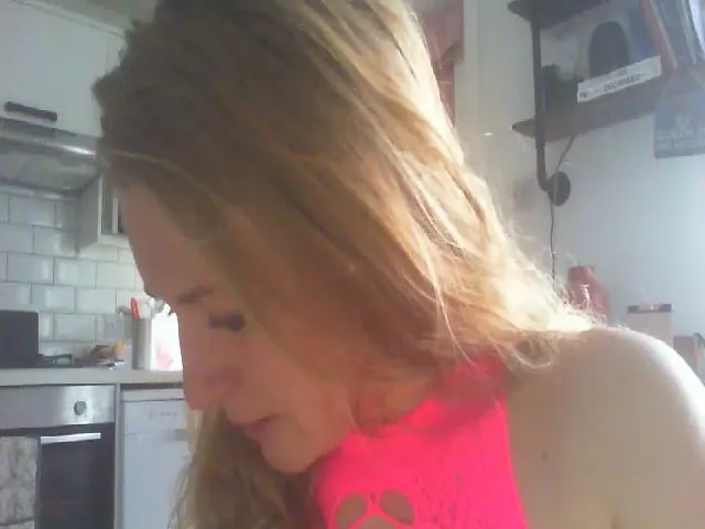 Live sex webcam photo for Scottish_tina #272437491