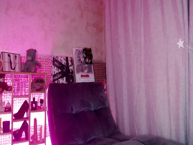 Live sex webcam photo for Seeyoudaddy #271763137