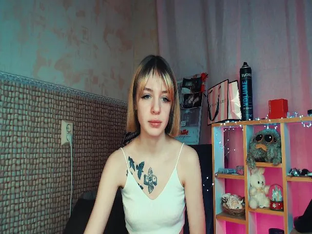 Live sex webcam photo for Seeyoudaddy #272305607