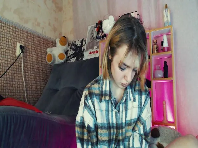 Live sex webcam photo for Seeyoudaddy #272540135