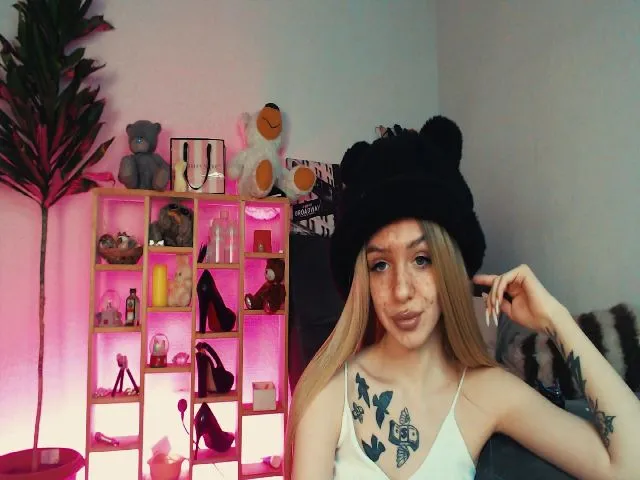 Live sex webcam photo for Seeyoudaddy #272724561