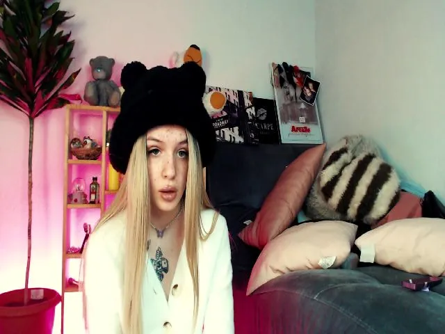 Live sex webcam photo for Seeyoudaddy #272735321