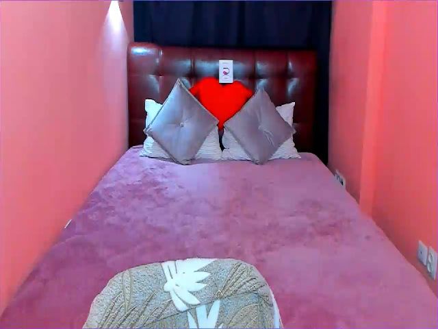 Live sex webcam photo for SendiH0t #273943070