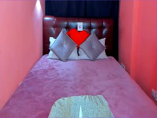 Live sex webcam photo for SendiH0t #273944964