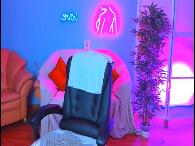 Live sex webcam photo for SendiH0t #274276723