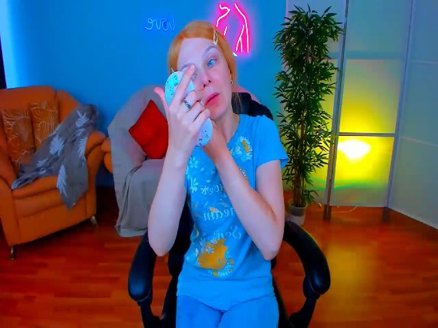 Live sex webcam photo for SendiH0t #274288165