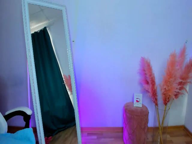 Live sex webcam photo for SendiH0t #274331383