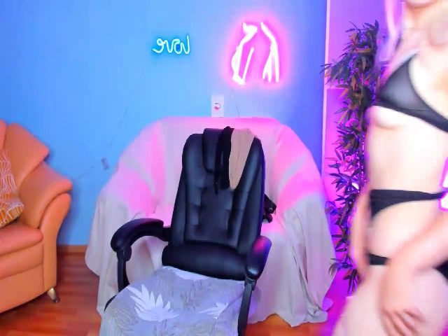 Live sex webcam photo for SendiH0t #274497967