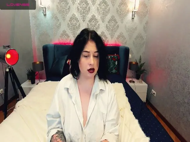 Live sex webcam photo for SerahMirabeli #271749893