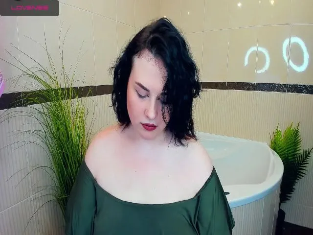Live sex webcam photo for SerahMirabeli #271841995