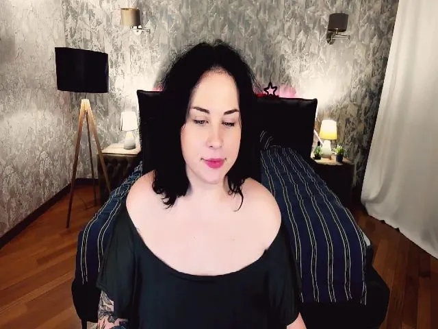 Live sex webcam photo for SerahMirabeli #271862964