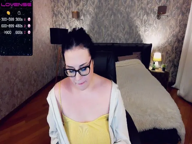 Live sex webcam photo for SerahMirabeli #272165870