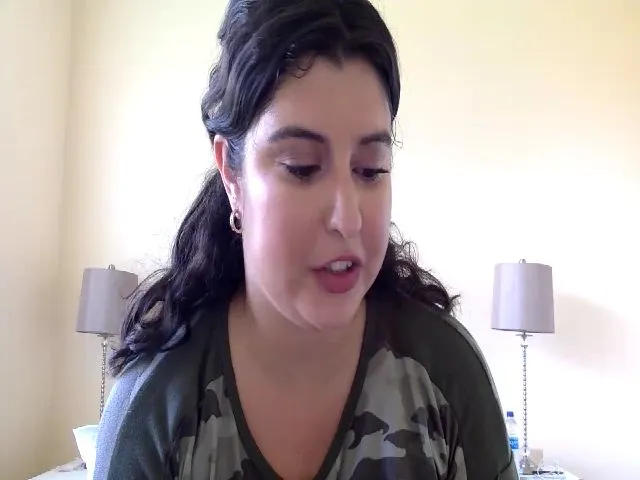 Live sex webcam photo for SerenaBB3 #274004113