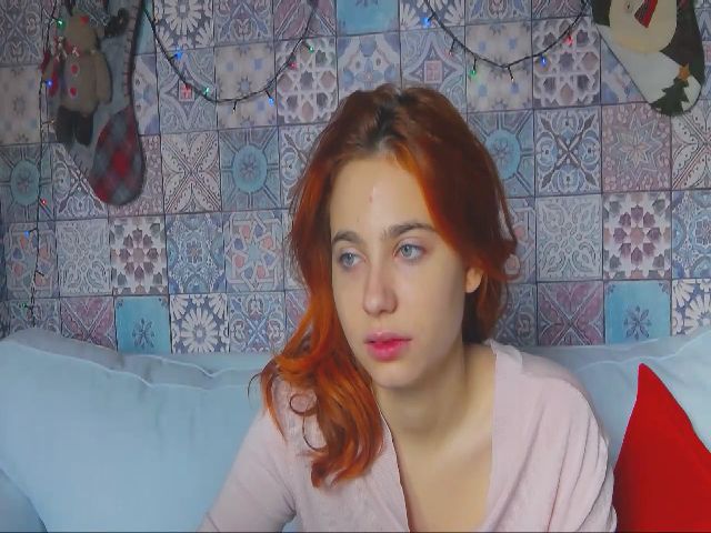 Live sex webcam photo for SerenaRed #271851962