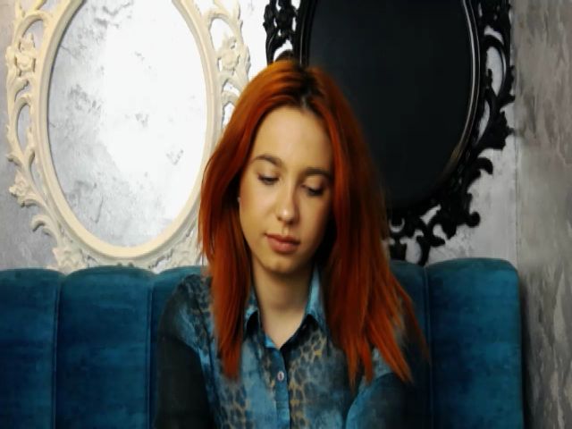 Live sex webcam photo for SerenaRed #271884323