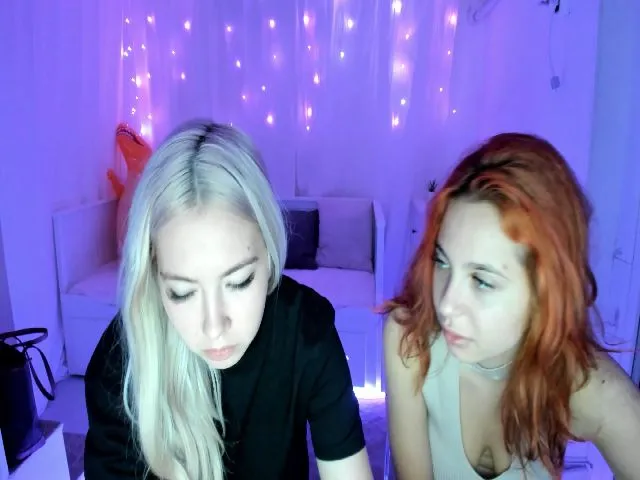 Live sex webcam photo for SerenaRed #275368159