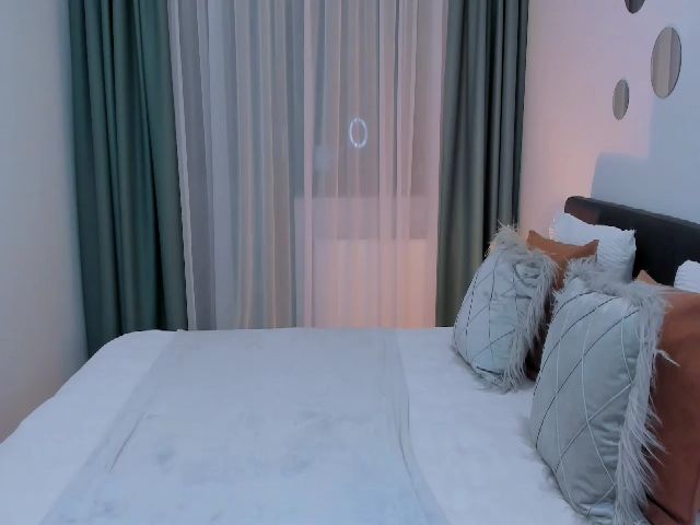 Live sex webcam photo for Serenna__ #273110066