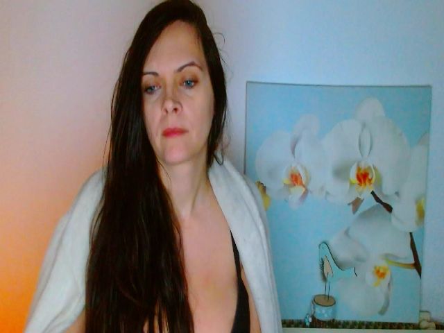 Live sex webcam photo for SexQueen1111 #271773345
