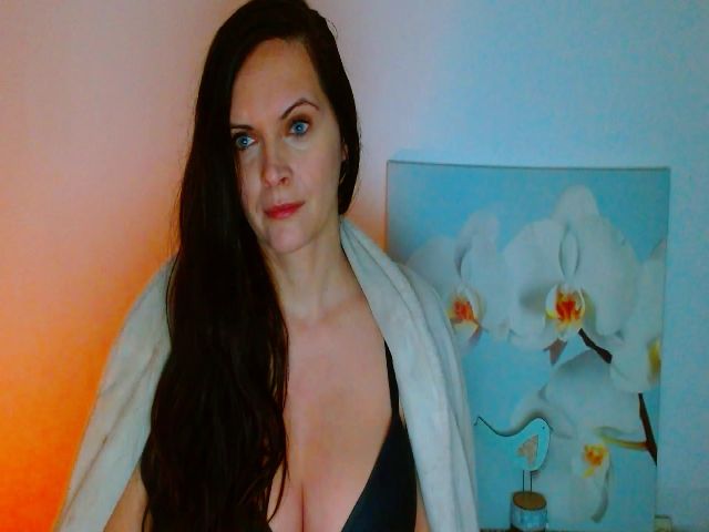 Live sex webcam photo for SexQueen1111 #271889817