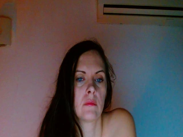 Live sex webcam photo for SexQueen1111 #271986292