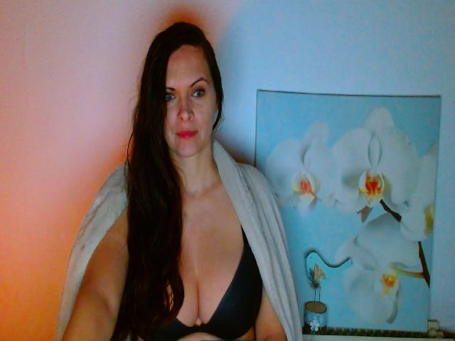 Live sex webcam photo for SexQueen1111 #272015329