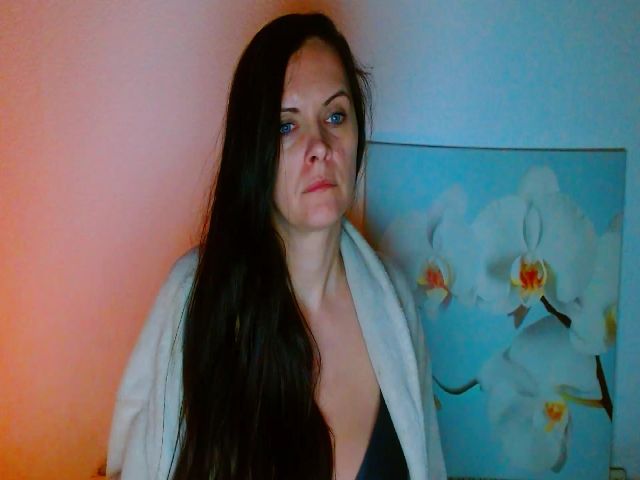 Live sex webcam photo for SexQueen1111 #272053371