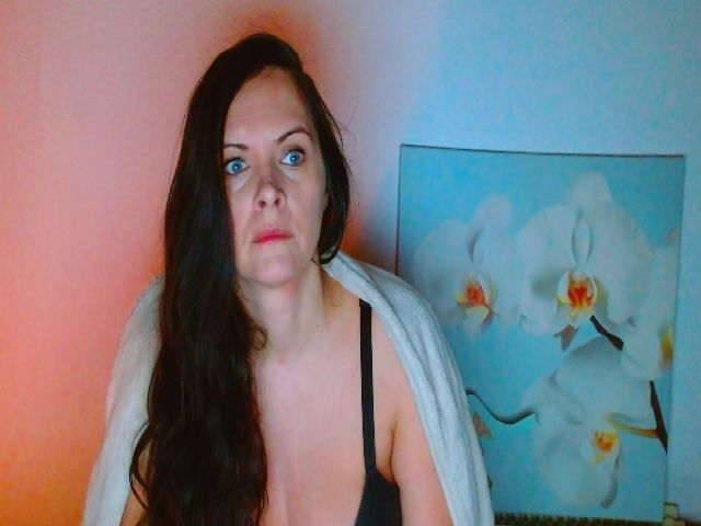 Live sex webcam photo for SexQueen1111 #272170482