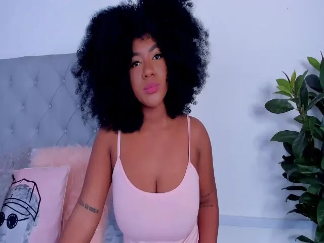 Live sex webcam photo for SexiCanela99 #273299857