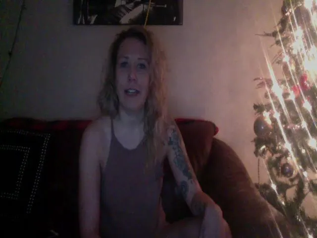 Live sex webcam photo for SexiSummerss #271881963