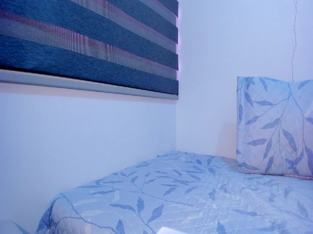 Live sex webcam photo for Sexxygirl18x #274335040