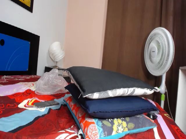 Live sex webcam photo for SexyAliceHOT #272363355