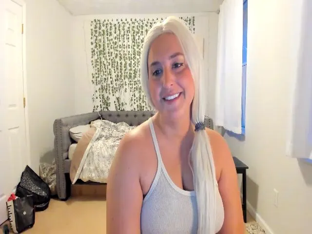 Live sex webcam photo for SexyAndSweetJ #274246769
