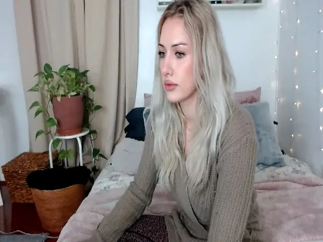 Live sex webcam photo for SexyAshley_21 #272139006