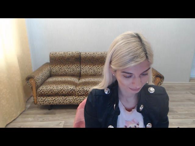 Live sex webcam photo for SexyBeatriice #271707942