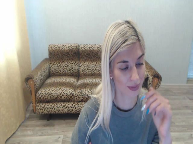 Live sex webcam photo for SexyBeatriice #271783760