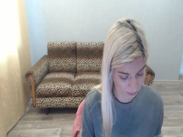 Live sex webcam photo for SexyBeatriice #271863768