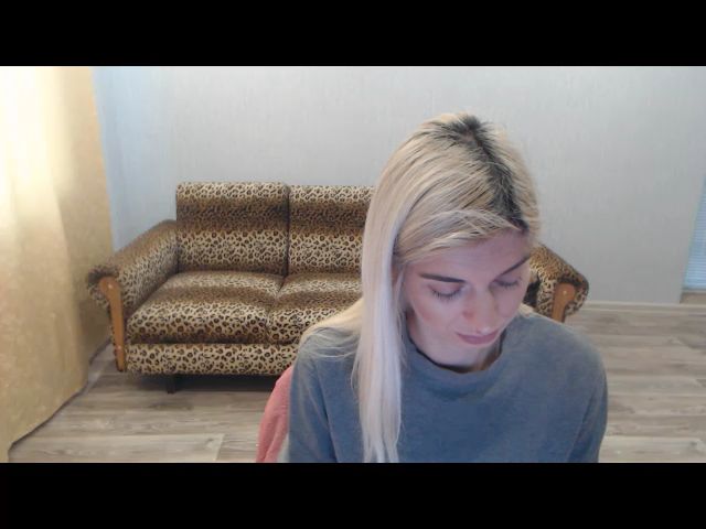 Live sex webcam photo for SexyBeatriice #271906295