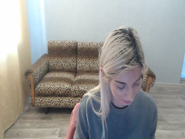 Live sex webcam photo for SexyBeatriice #271931764