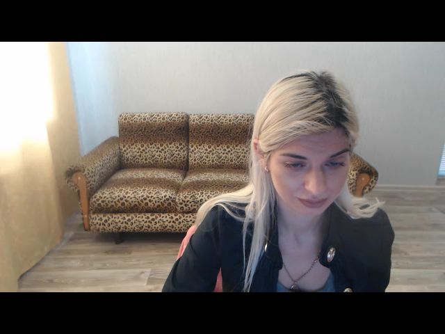 Live sex webcam photo for SexyBeatriice #272040240