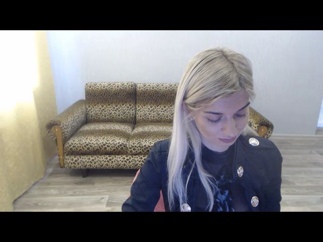 Live sex webcam photo for SexyBeatriice #272201892